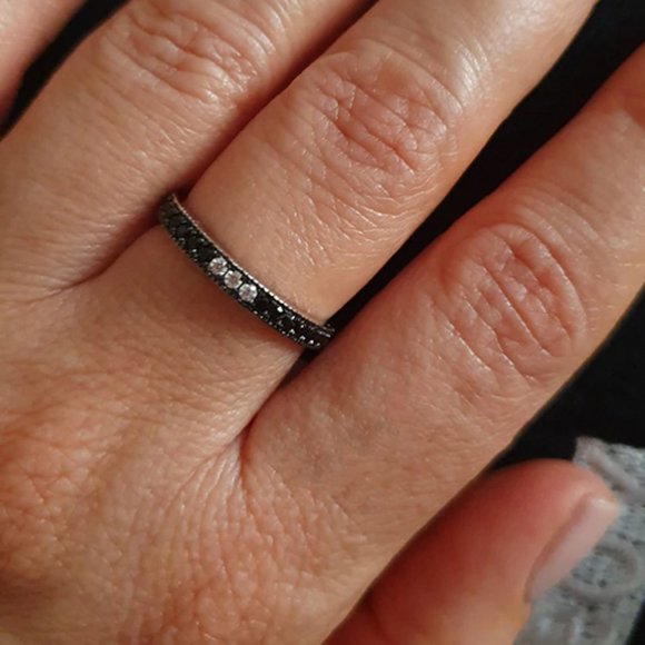 Classy and Stunning Ring Size 6 - Picture 4 of 4